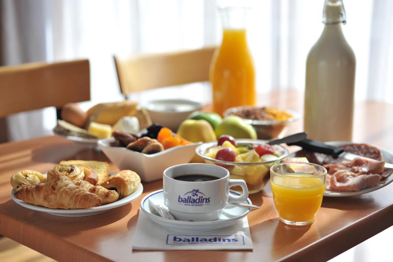 Hotel Restaurant Kyriad Direct Dijon Nord - Zenith - Toison D'Or Eksteriør billede